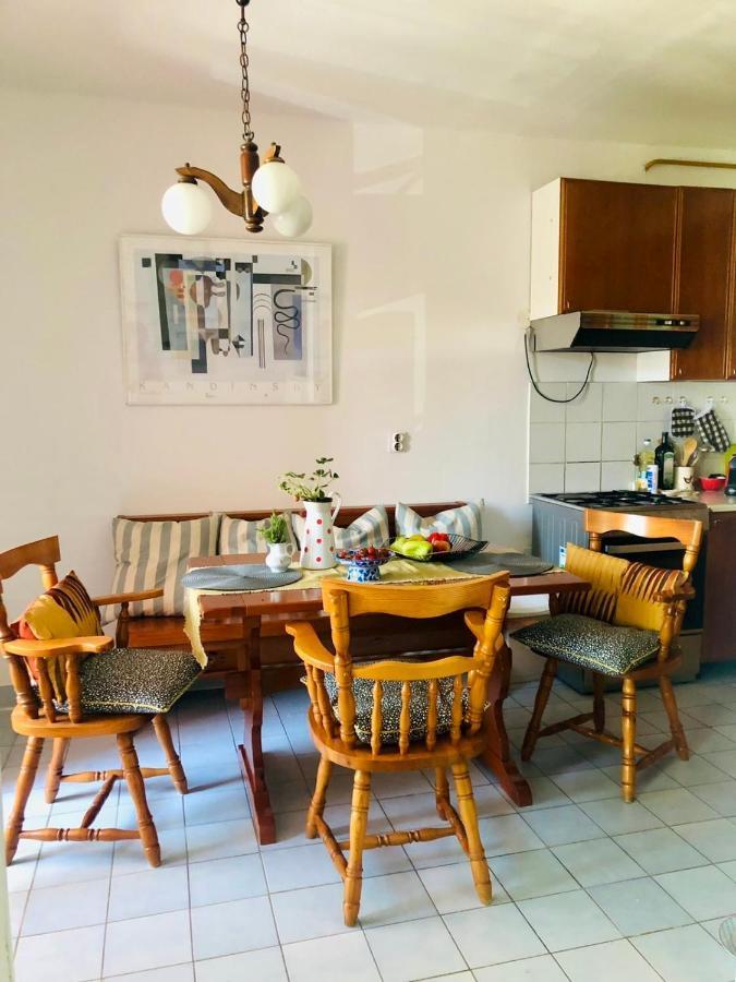 Beautiful Apartment With Balcony Pula Exterior photo
